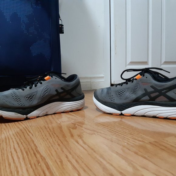 Used ASICS Men's Running Shoes for Sale - Picture 6 of 7